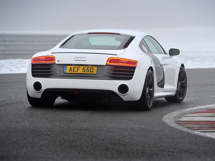  Audi R8 V10 Plus 2013 года  (UK) (фото 13 из 15)